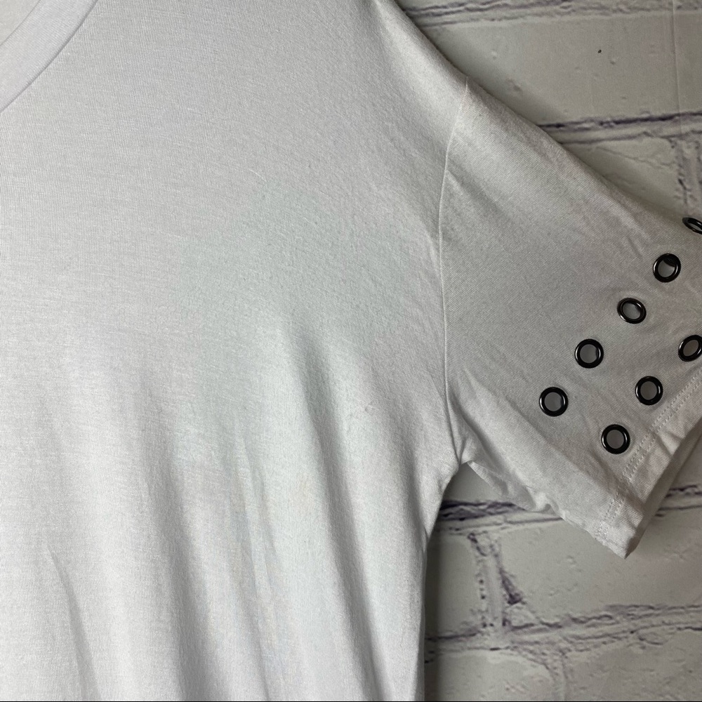 A+A Collection V neck Grommet Sleeve T-shirt - Picture 4 of 8